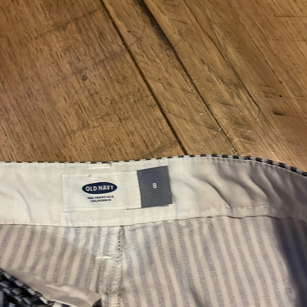 ⭐️Old Navy Size 8 Pinstripe shorts⭐️ - Picture 2 of 3